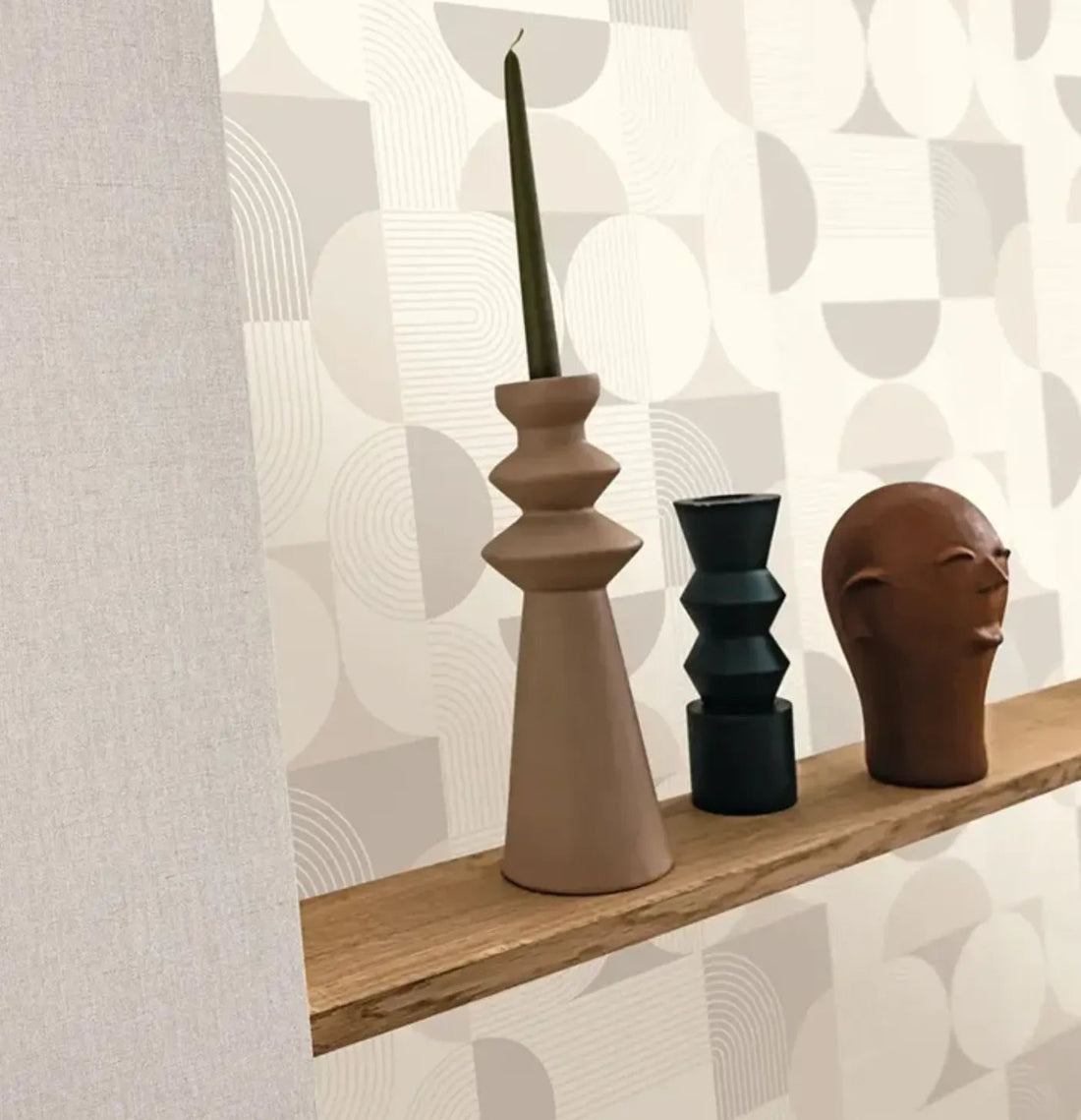 Closeup of a wallpaper showing its Art-Deco, Contemporary, Geometric, Neutrals pattern, color, and subtle texture.