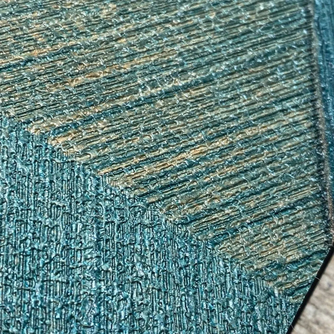 Closeup of a wallpaper showing its Contemporary, Geometric, Green pattern, color, and subtle texture.