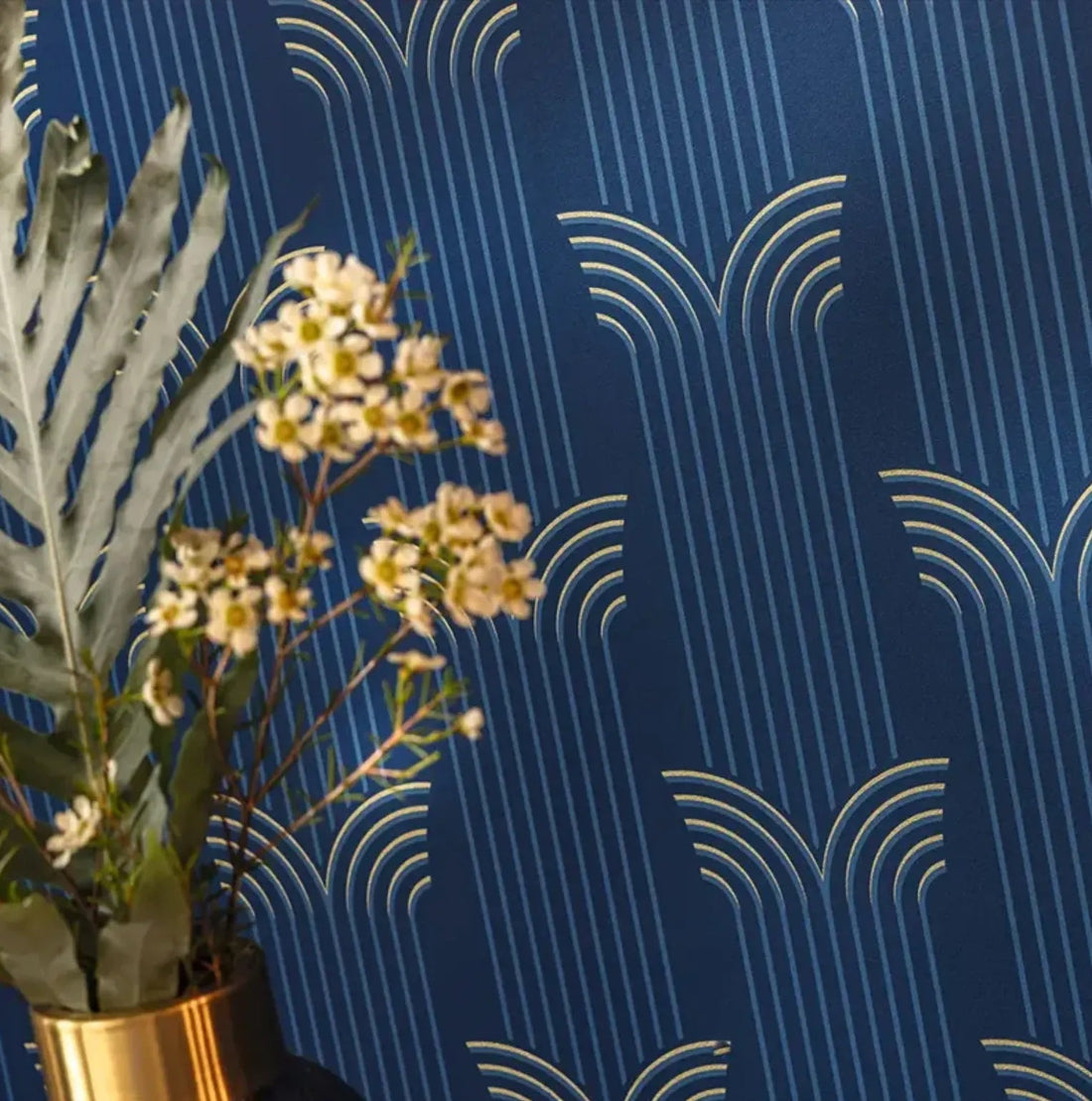 Closeup of a wallpaper showing its Art-Deco, Contemporary pattern, color, and subtle texture.
